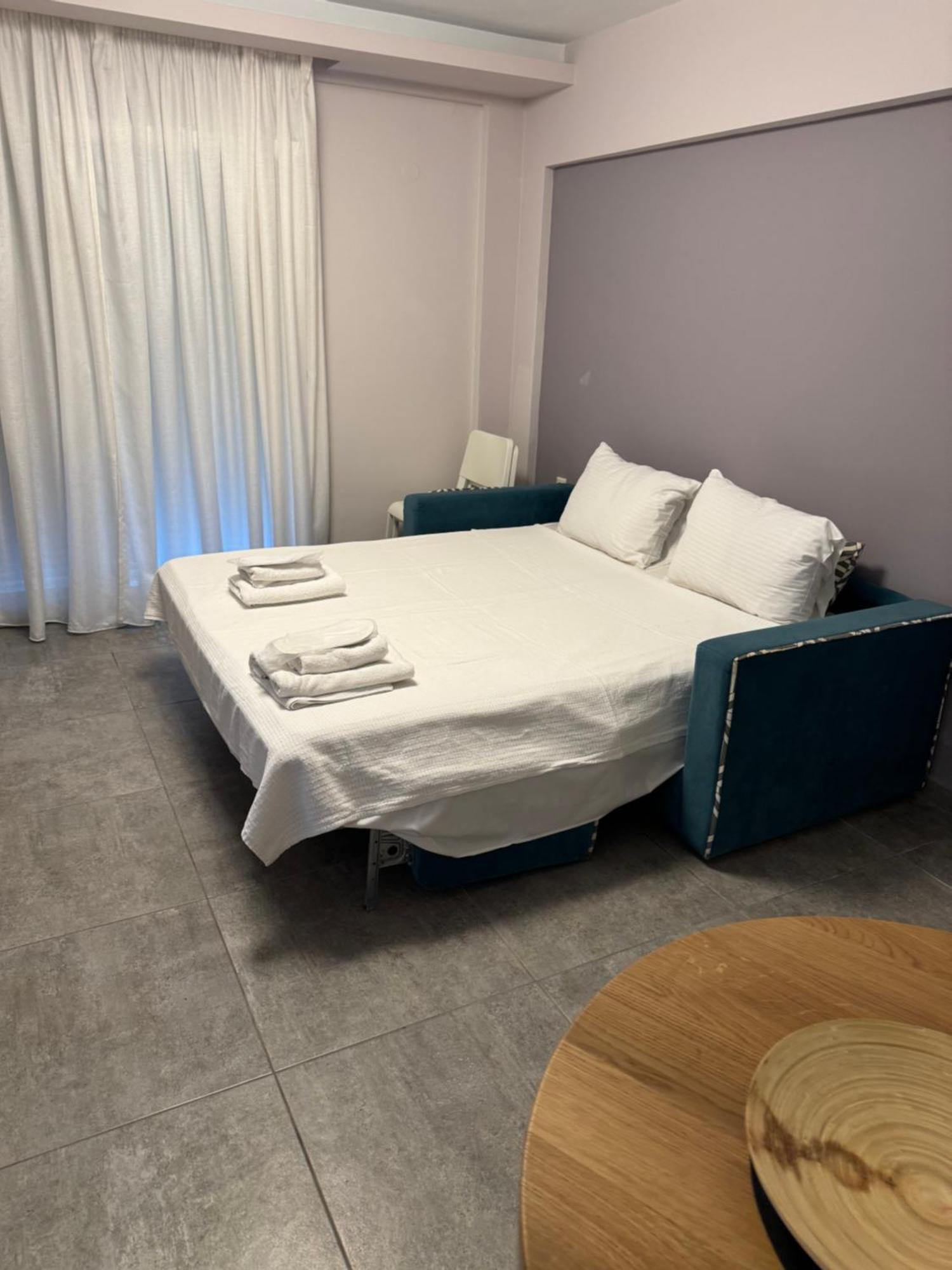 Isalos Suites Néa Péramos Extérieur photo